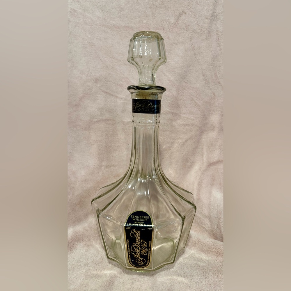 1980s Vintage Jack Daniels No7 Tennessee Whisky Decanter (1.75L)